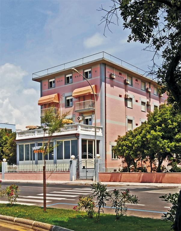 Hotel Happy Marina di Pietrasanta Exterior foto
