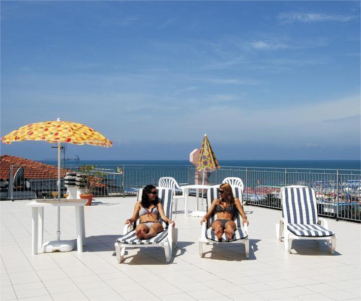 Hotel Happy Marina di Pietrasanta Exterior foto
