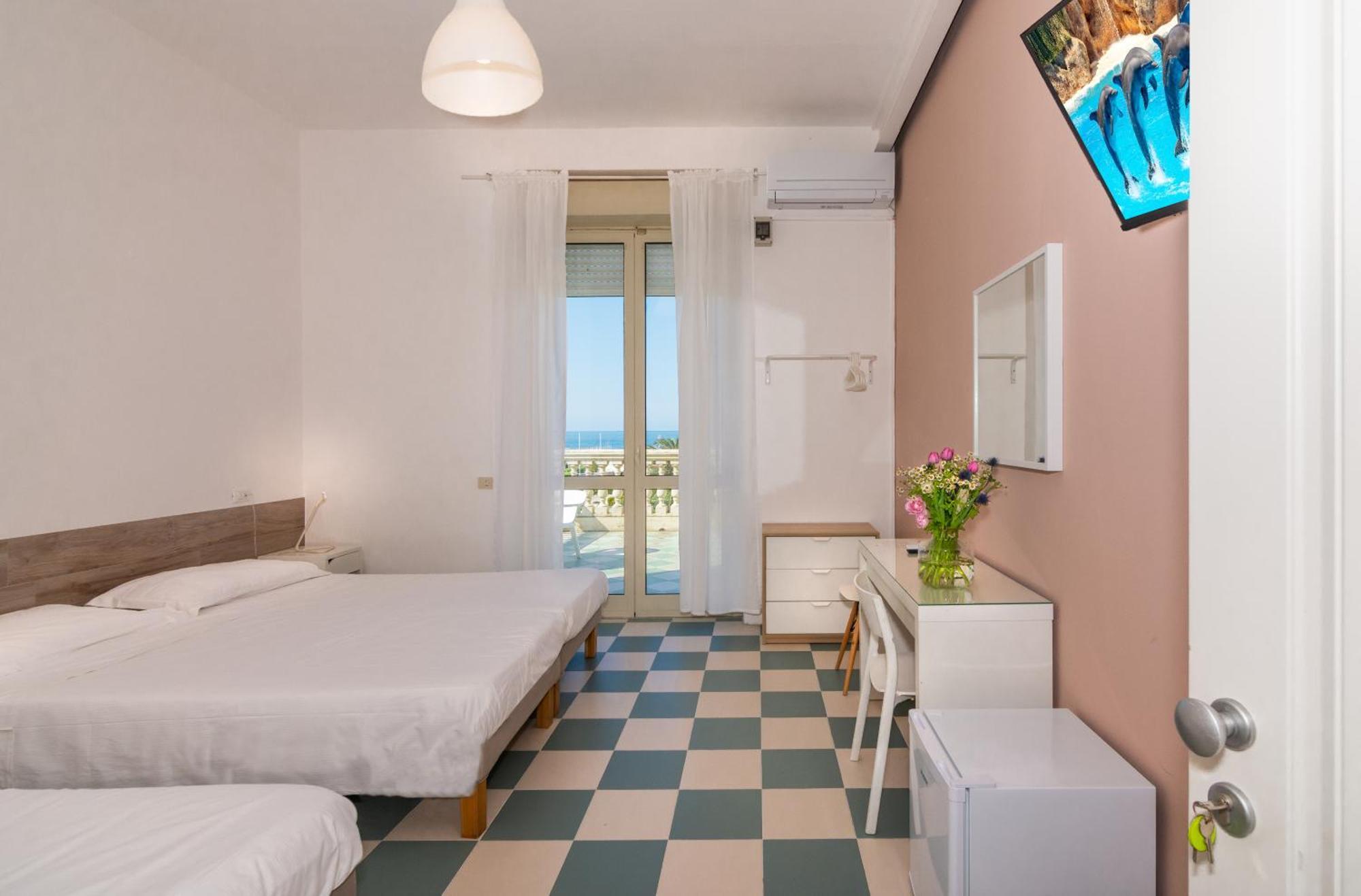 Hotel Happy Marina di Pietrasanta Exterior foto