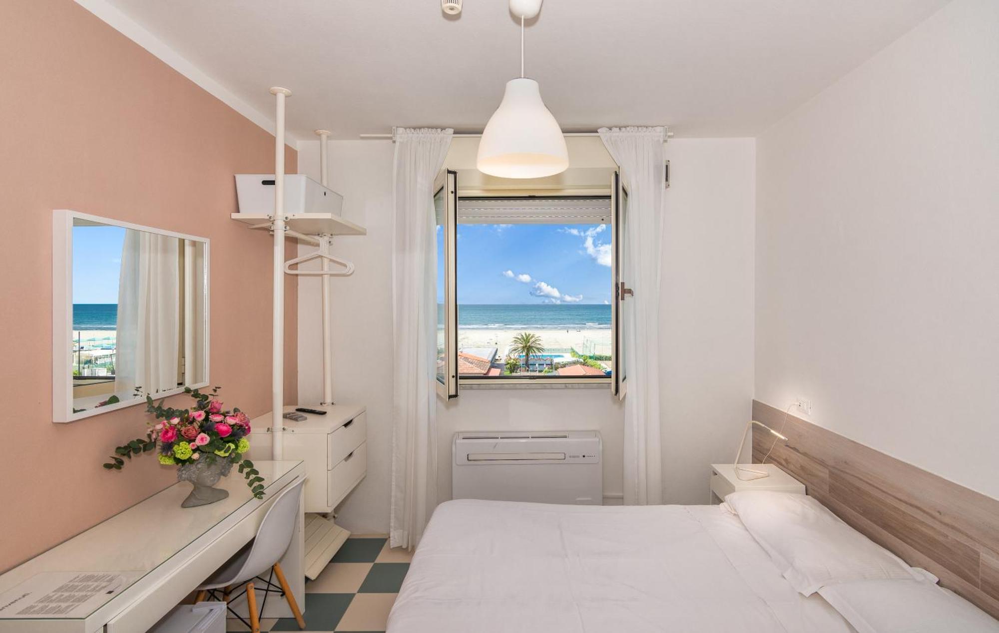 Hotel Happy Marina di Pietrasanta Exterior foto