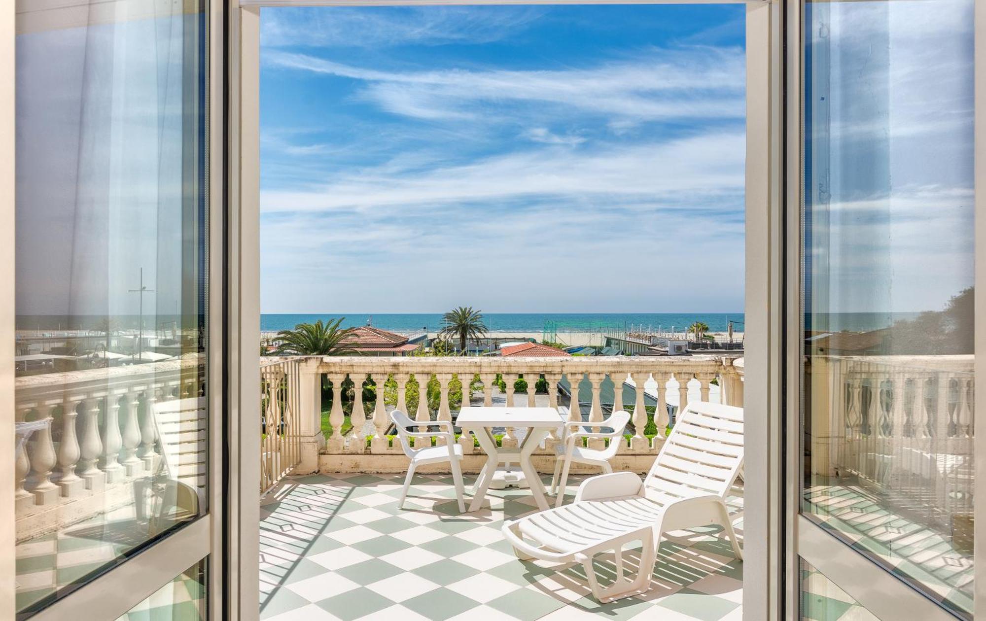 Hotel Happy Marina di Pietrasanta Exterior foto